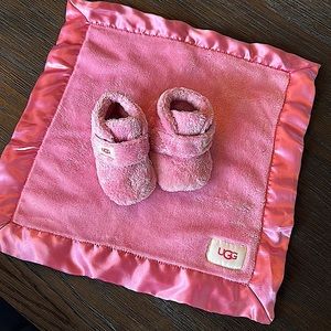 Brand New baby girl Ugg slippers and matching blanket